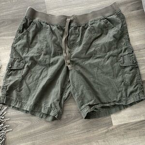 Size 20w shorts. Color is smpolv.  55% linen and 45% cotton